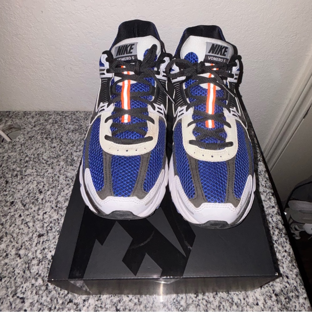 Nike Vomero 5 Shoes - Picture 2 of 6